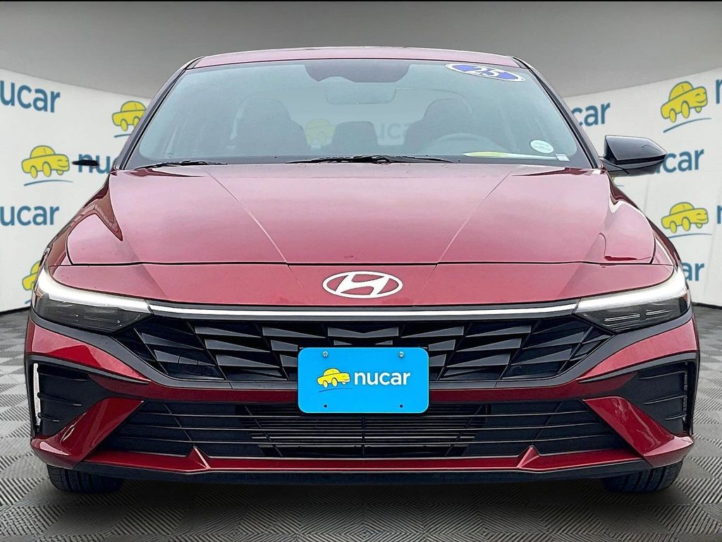 2025 Hyundai Elantra — photo 2