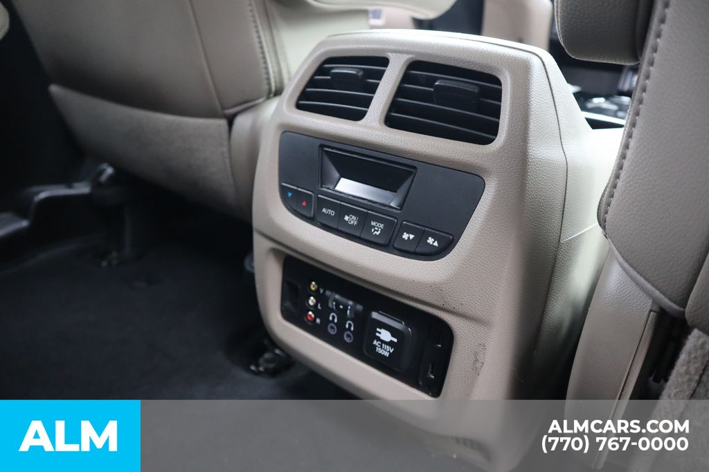 Used 2018  Honda Touring image 28