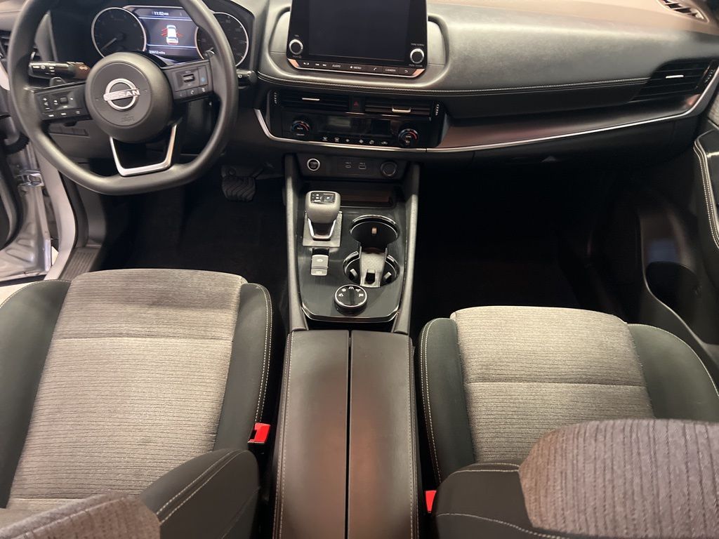 2022 Nissan Rogue SV photo