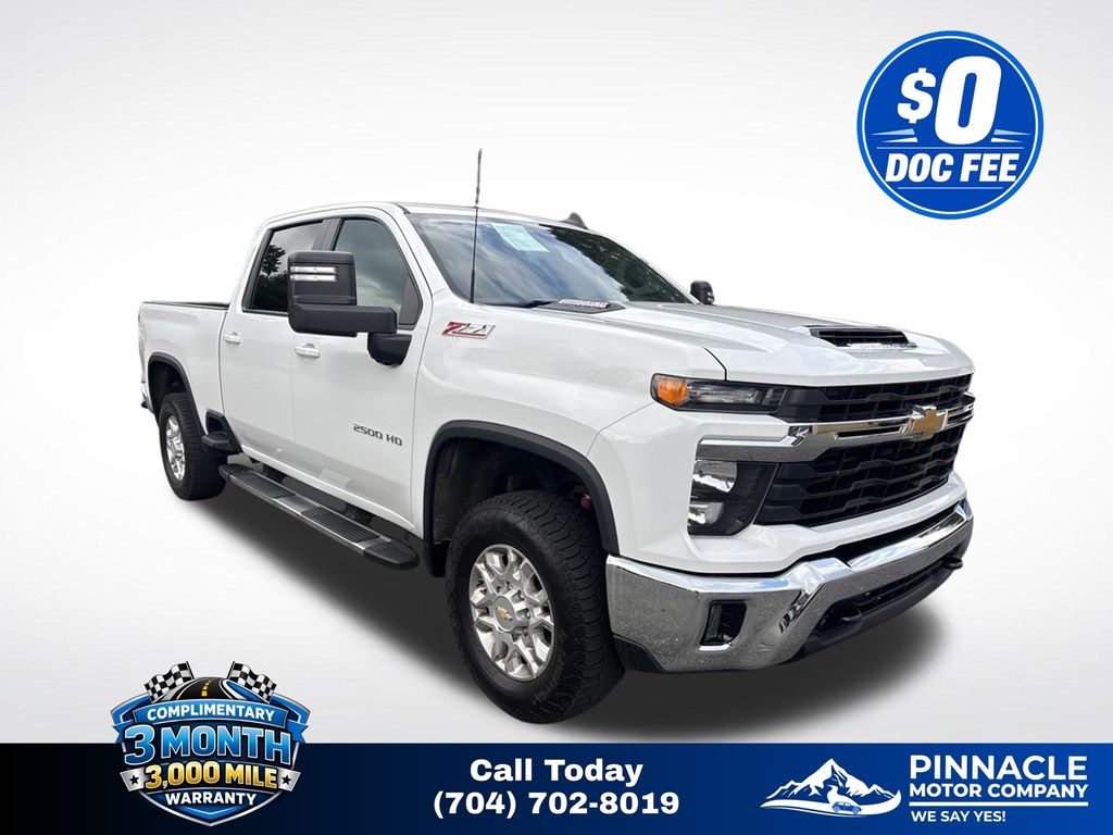Summit White 2024 Chevrolet Silverado 2500HD Pickup Truck Four-Wheel Drive Automatic