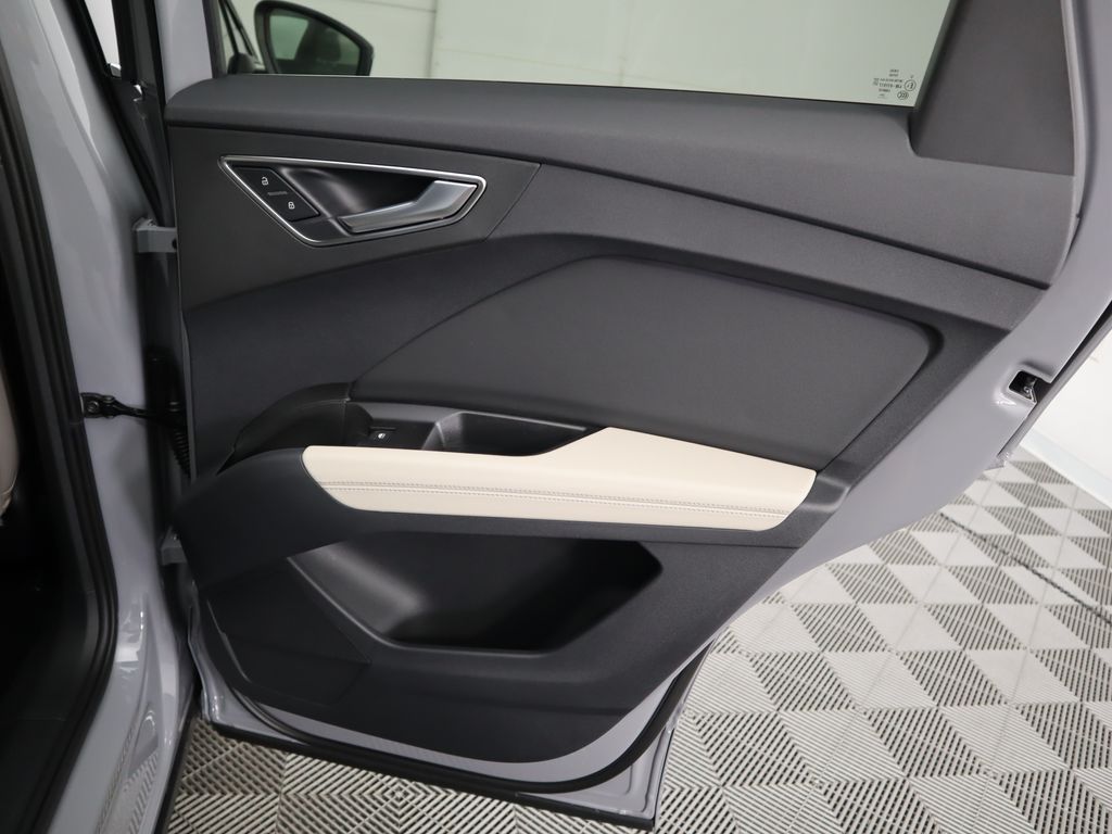 2025 Audi Q4 e-tron  29