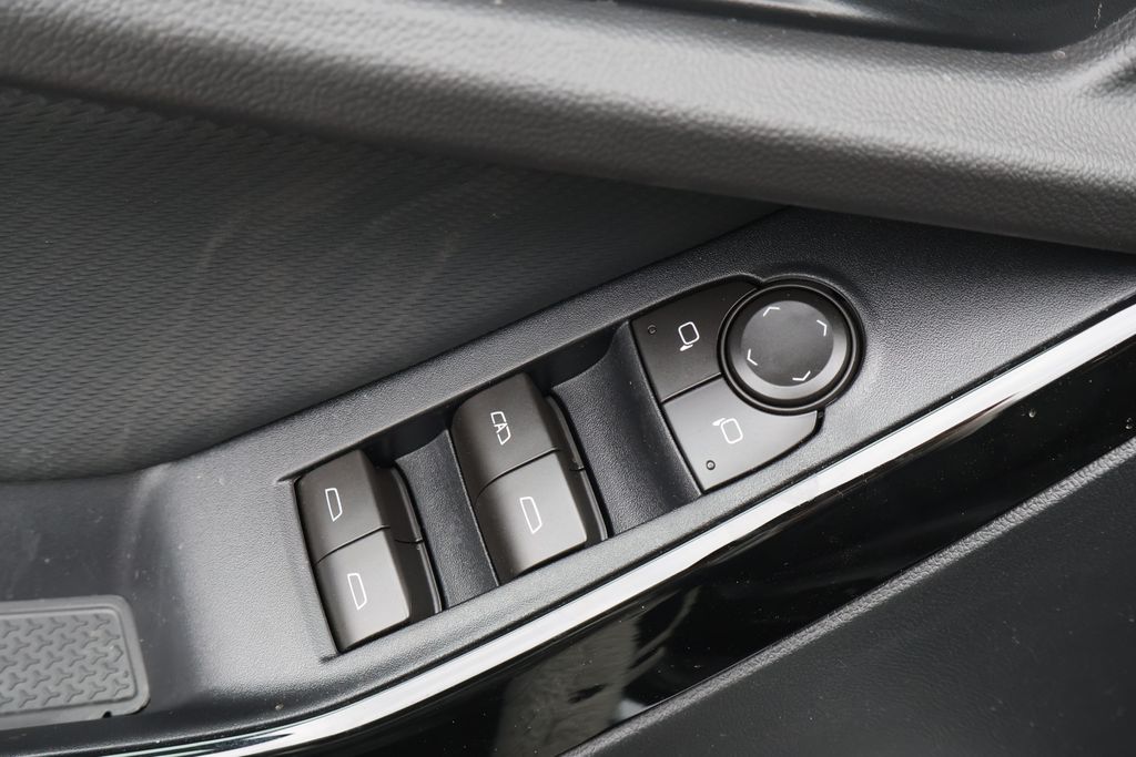 Thumbnail: 2026 Chevrolet Equinox - 17