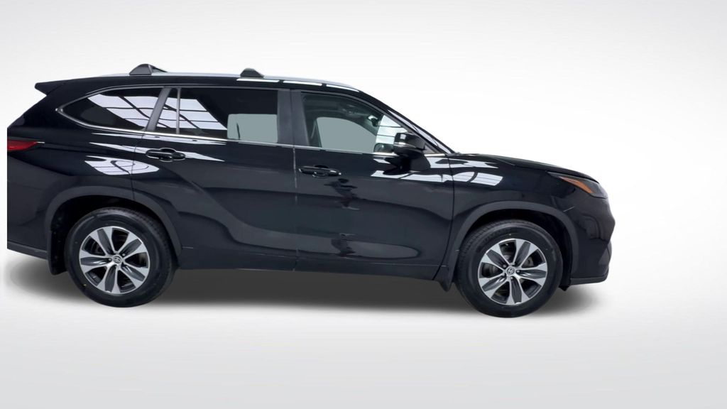 Used 2023 Toyota Highlander SUV