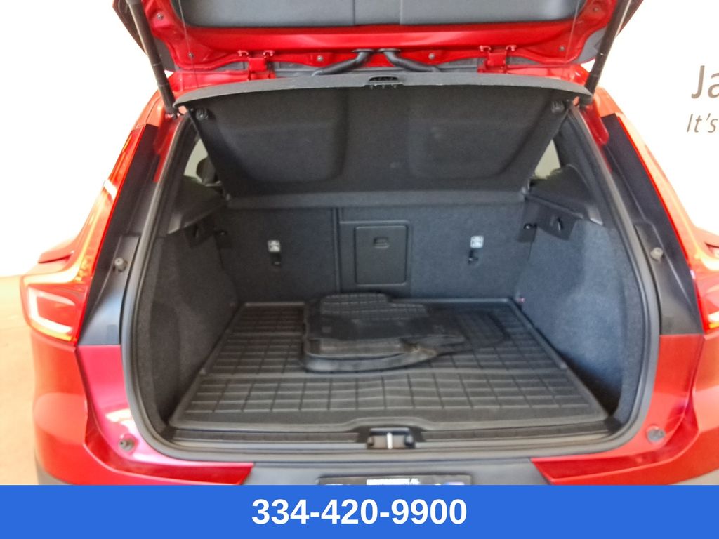 used 2022 Volvo XC40 car, priced at $19,799