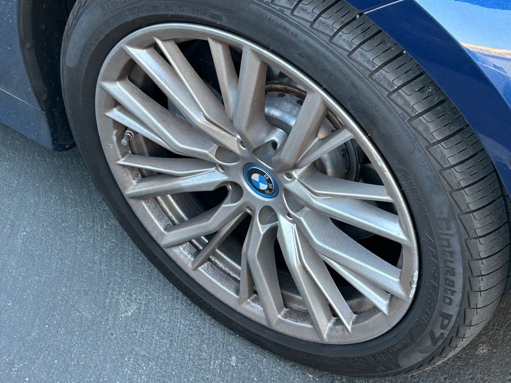 Thumbnail: 2024 BMW 3 Series - 3