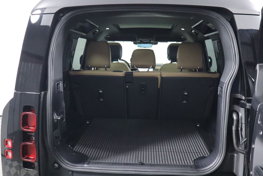 2025 Land Rover Defender 110 30
