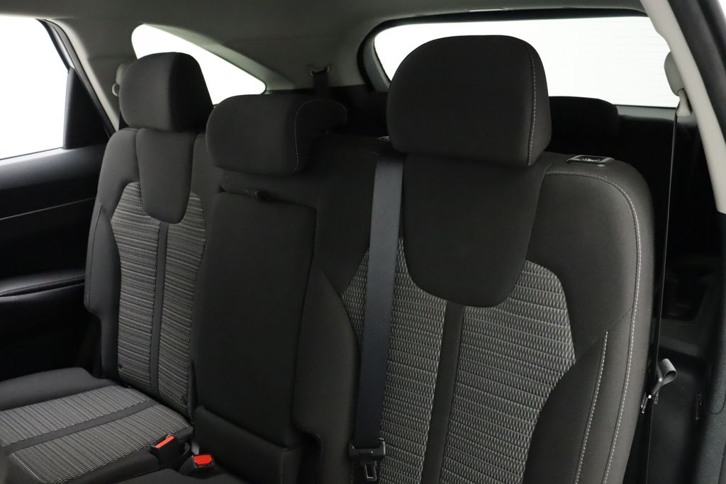 Thumbnail: 2023 Kia Sorento - 18