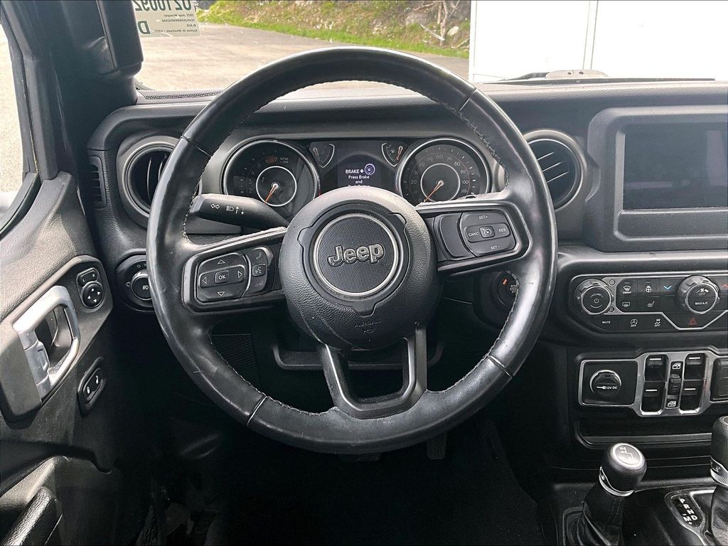2022 Jeep Wrangler — photo 17
