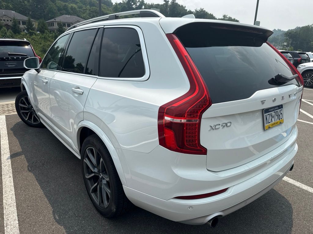 Used 2019 White Volvo T5 Momentum image 3