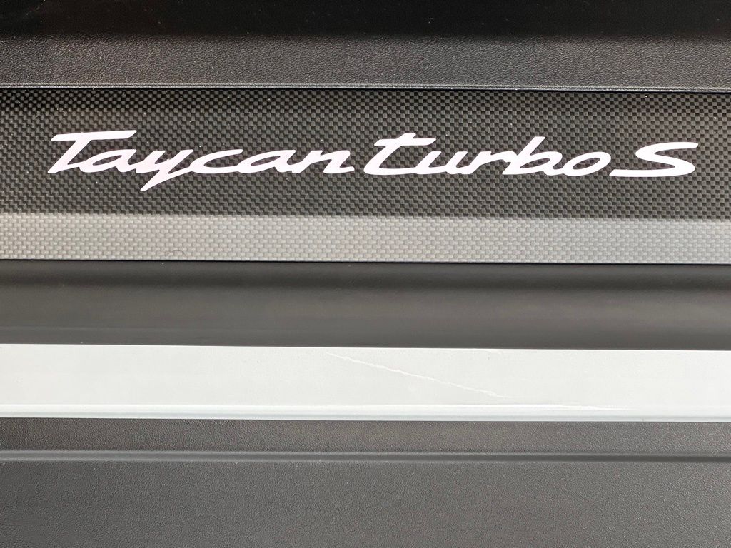 2024 Porsche Taycan Turbo S 15