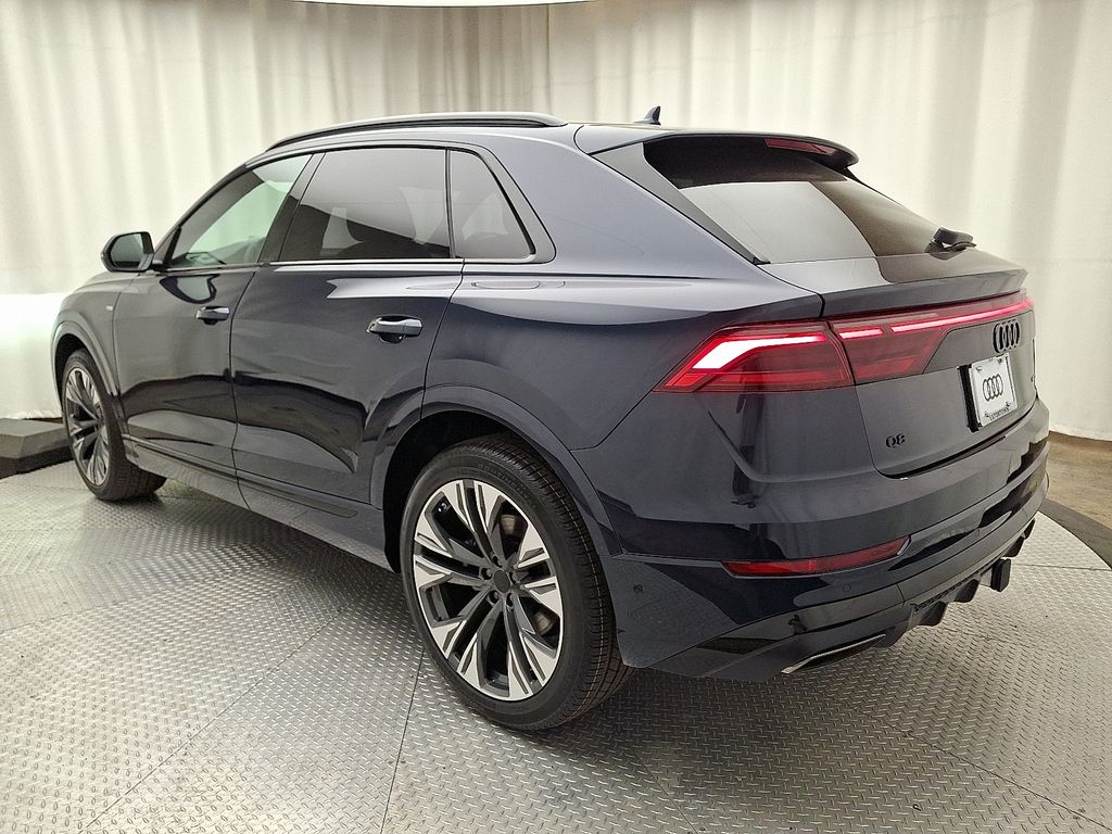 Thumbnail: 2026 Audi Q8 - 4