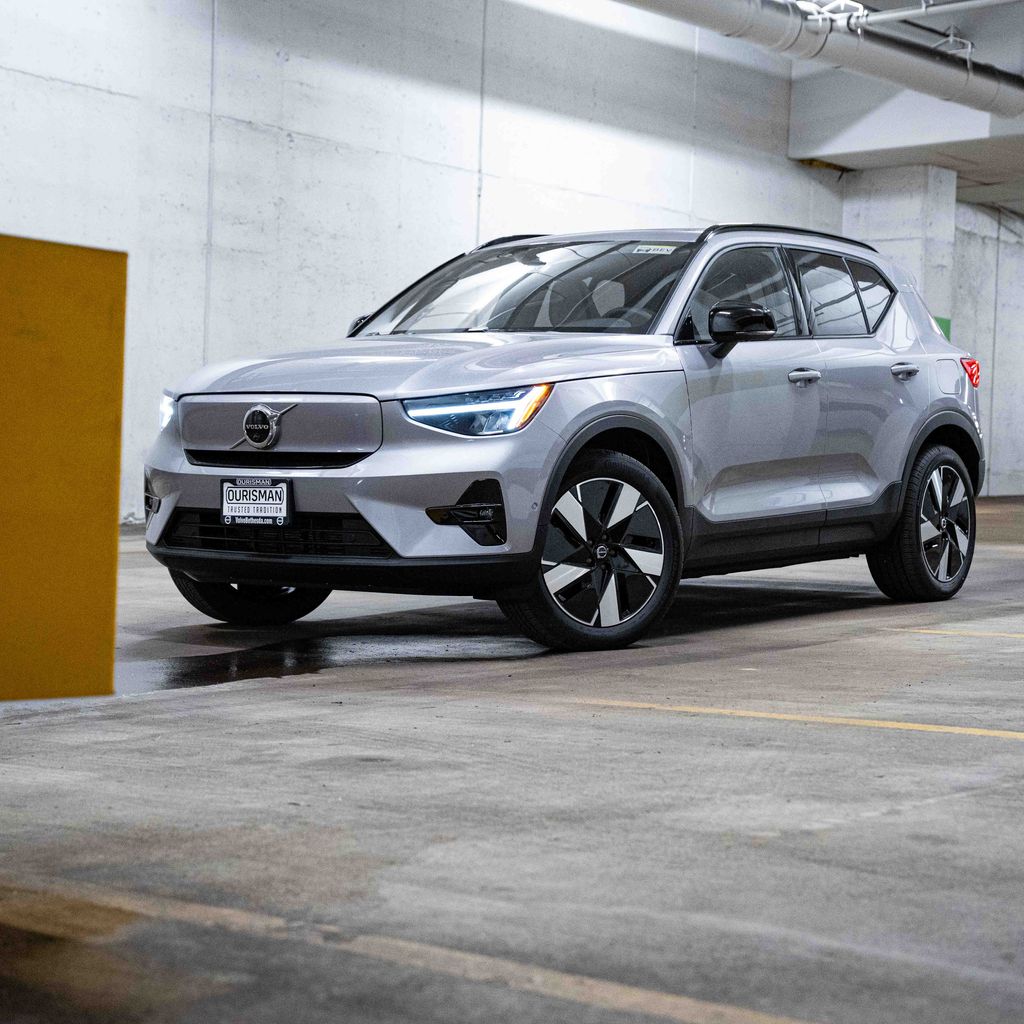 2026 Volvo EX40