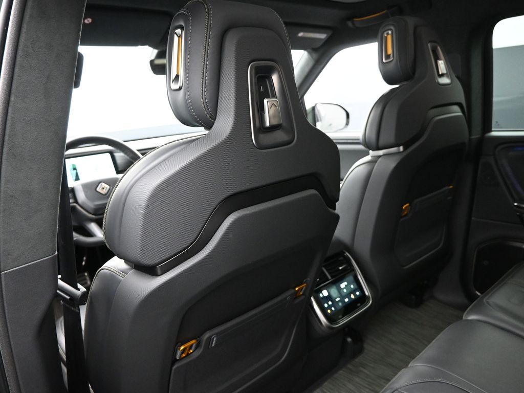 2024 Rivian R1S Adventure