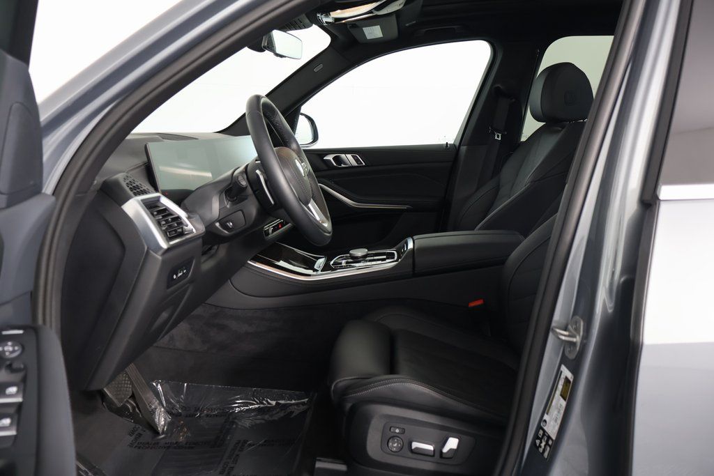 Thumbnail: 2025 BMW X5 - 10