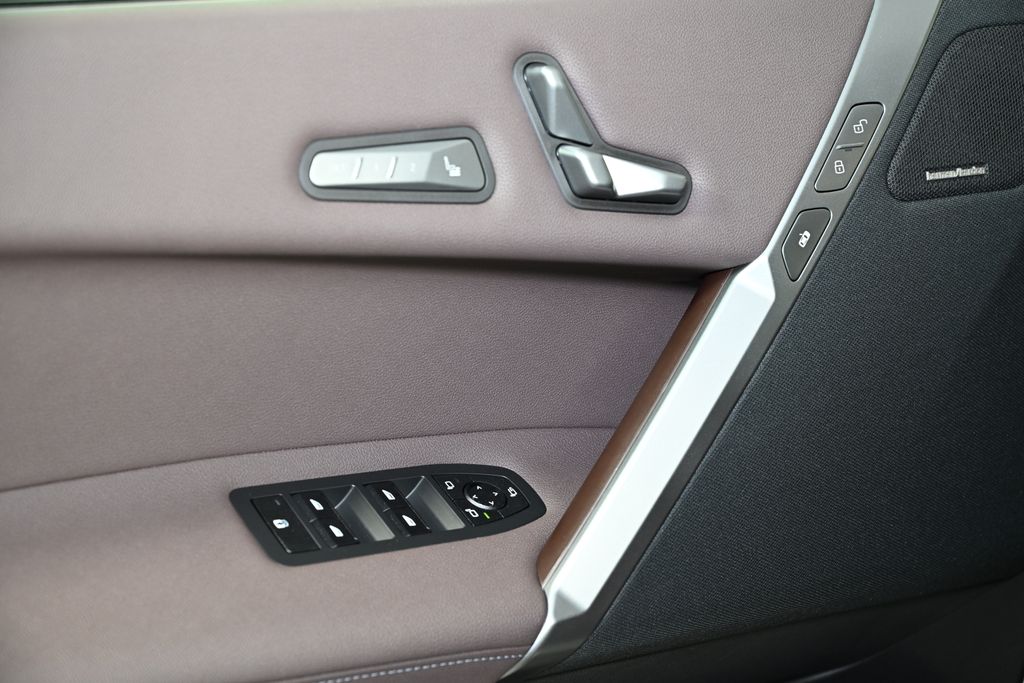 Thumbnail: 2025 BMW iX - 22