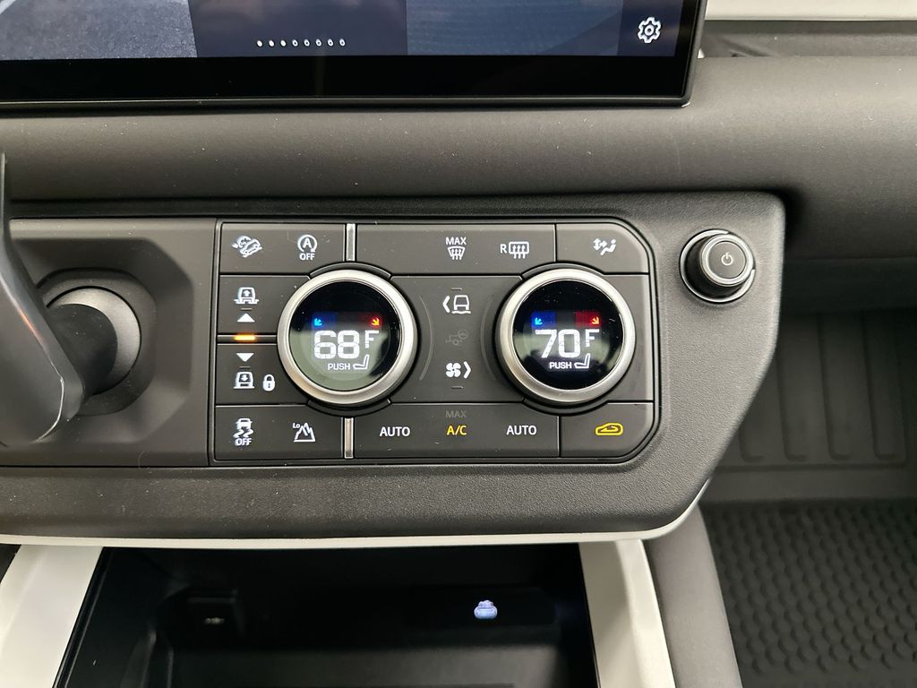 2025 Land Rover Defender 110 13