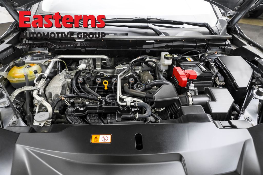 Used 2023 Silver Mitsubishi SE image 7
