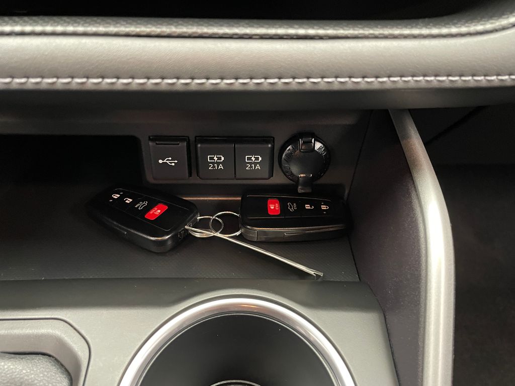 Thumbnail: 2020 Toyota Highlander - 31