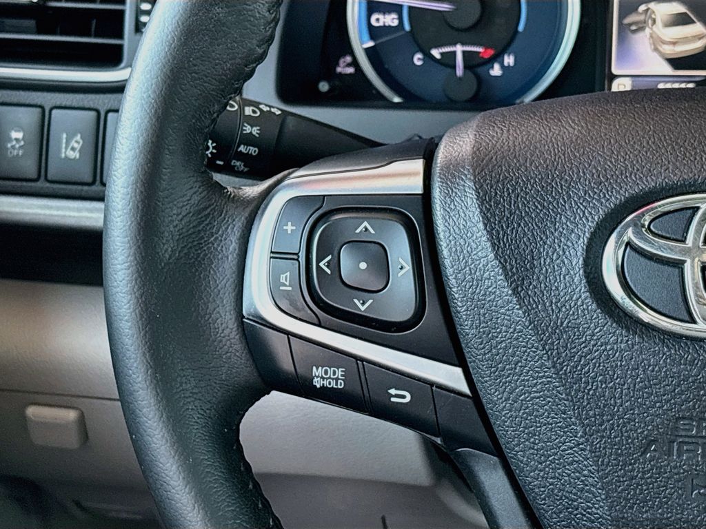 Thumbnail: 2016 Toyota Camry - 11