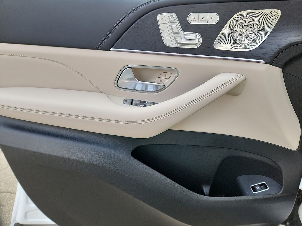 Thumbnail: 2026 Mercedes-Benz GLE - 8