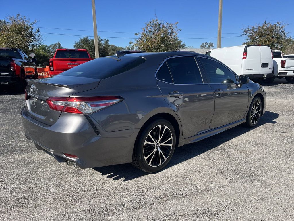 2019 Toyota Camry SE 4