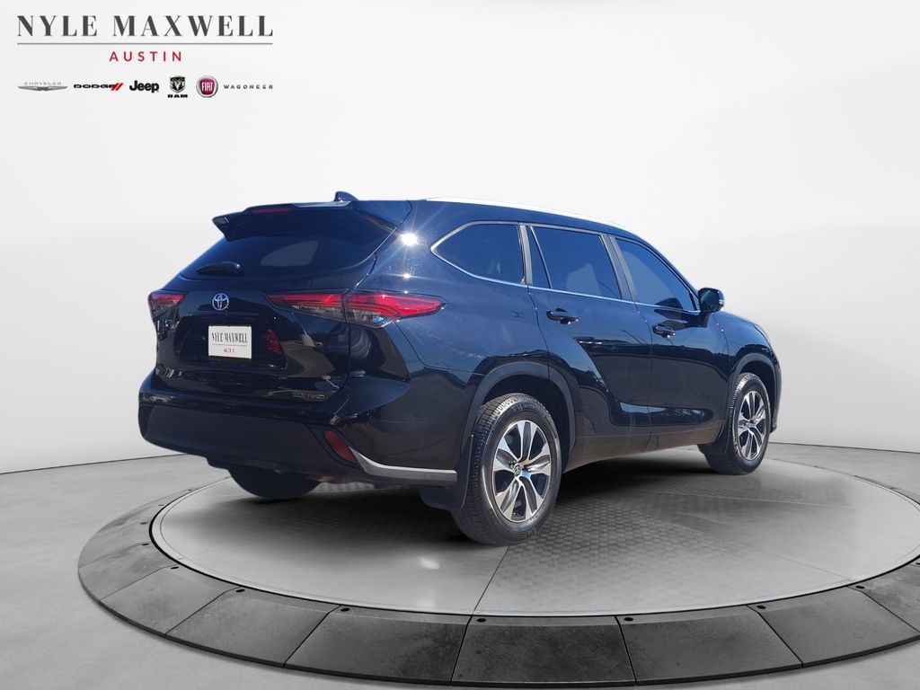 Used Car 2023 Toyota Highlander  Xle For Sale Under $35,000 In Austin, Texas