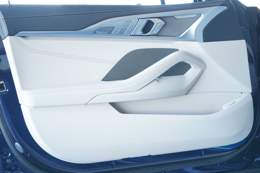 Thumbnail: 2026 BMW 8 Series - 10