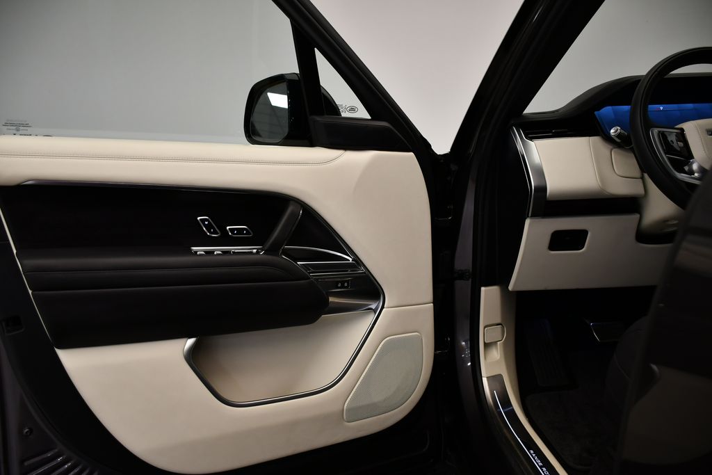 Thumbnail: 2022 Land Rover Range Rover - 30