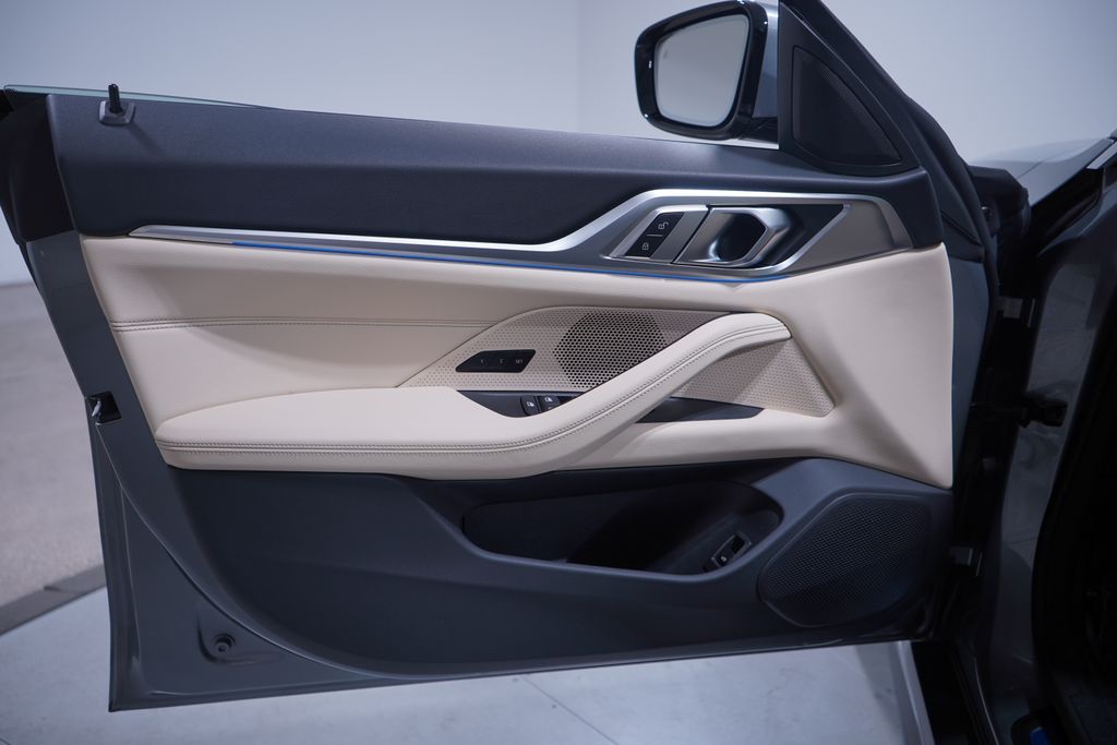 Thumbnail: 2025 BMW i4 - 16