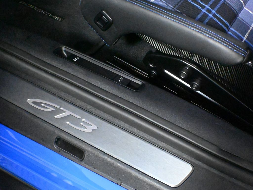 Thumbnail: 2022 Porsche 911 - 25