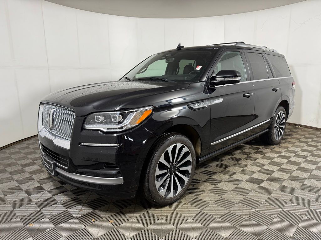 Infinite Black Metallic Clearcoat 2022 Lincoln Navigator Reserve 4WD SUV / Crossover Four-Wheel Drive Automatic