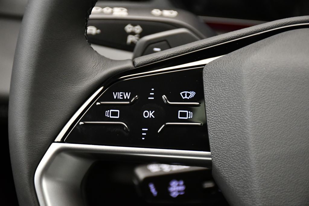Thumbnail: 2025 Audi Q6 e-tron - 22