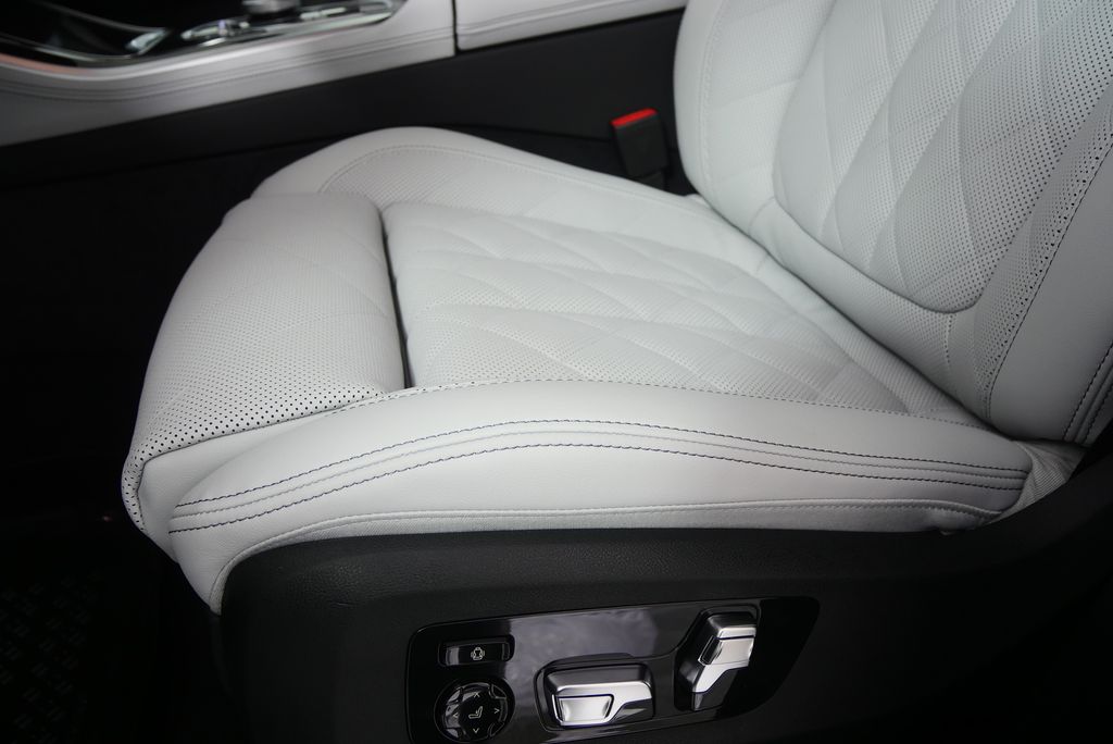 Thumbnail: 2026 BMW X5 - 10