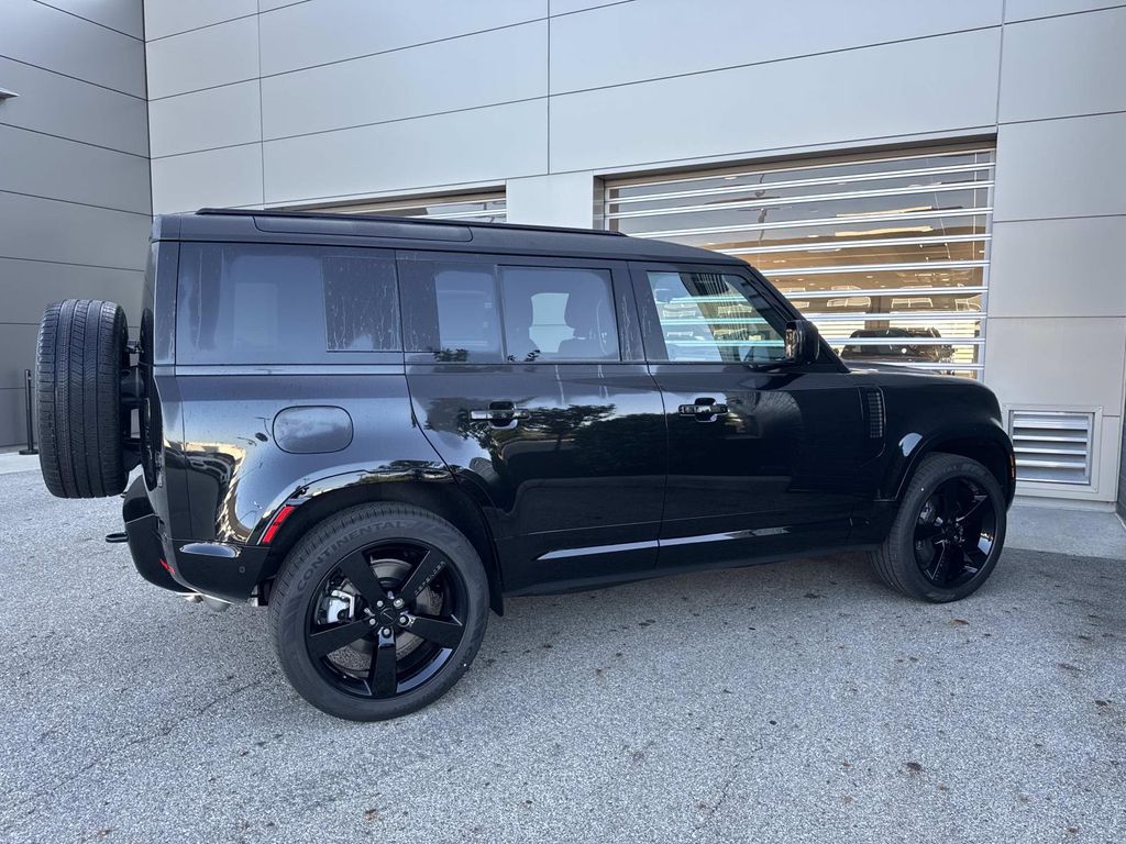 New 2026 Black Land Rover X-Dynamic SE image 6