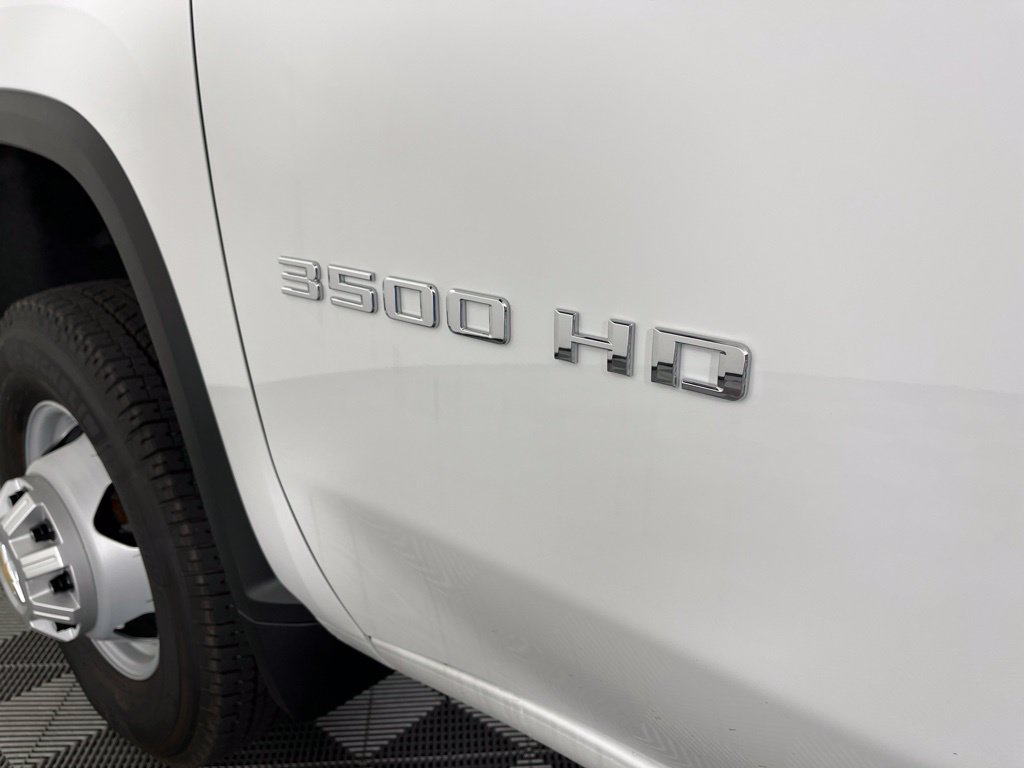Thumbnail: 2026 Chevrolet Silverado 3500 - 17