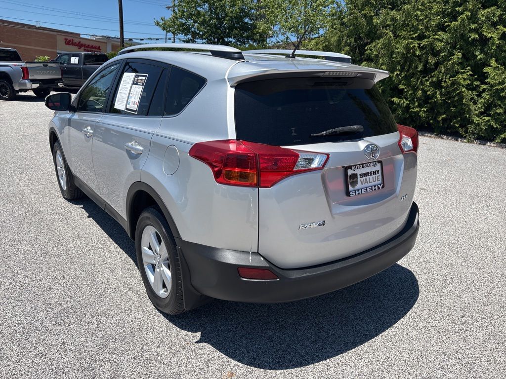 Used 2013 Silver Toyota XLE image 5