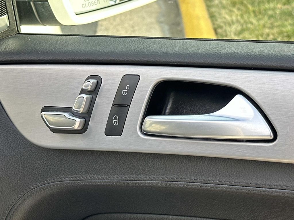 Thumbnail: 2016 Mercedes-Benz GLE - 20