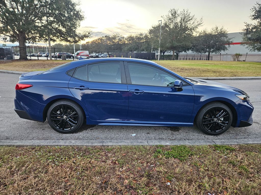 2025 Toyota Camry SE 6