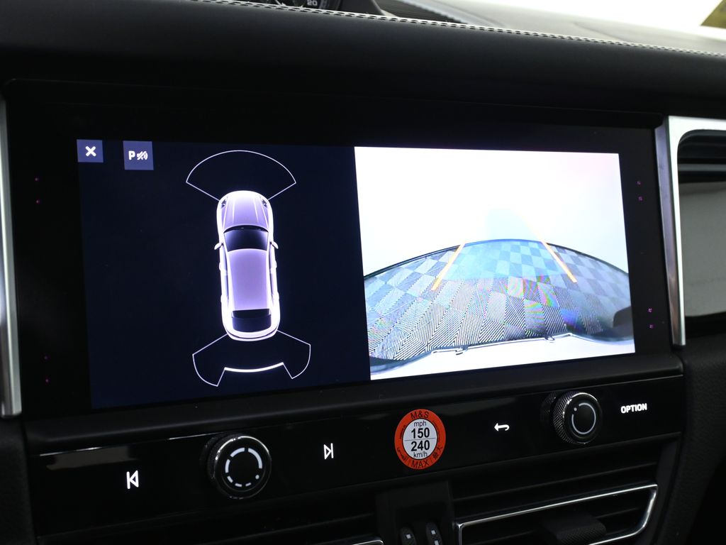 Thumbnail: 2023 Porsche Macan - 28