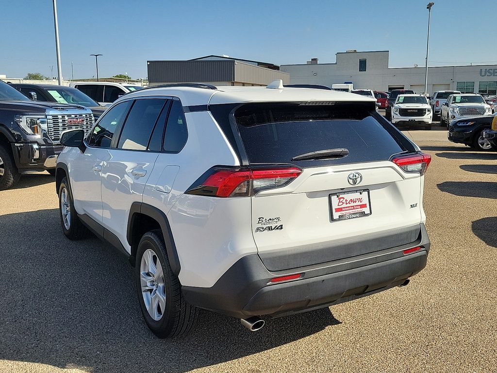 2020 Toyota RAV4 XLE - 7