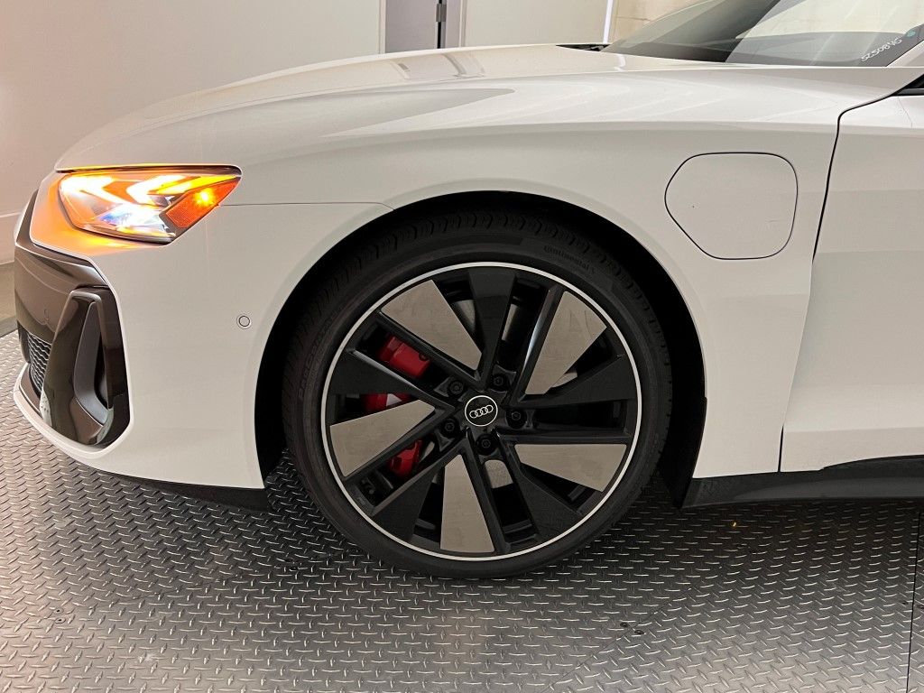 Thumbnail: 2026 Audi e-tron GT - 9