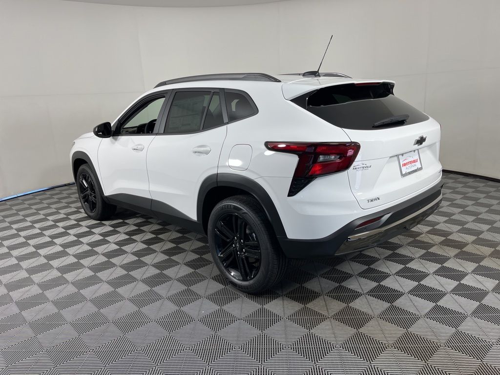 Thumbnail: 2025 Chevrolet Trax - 3