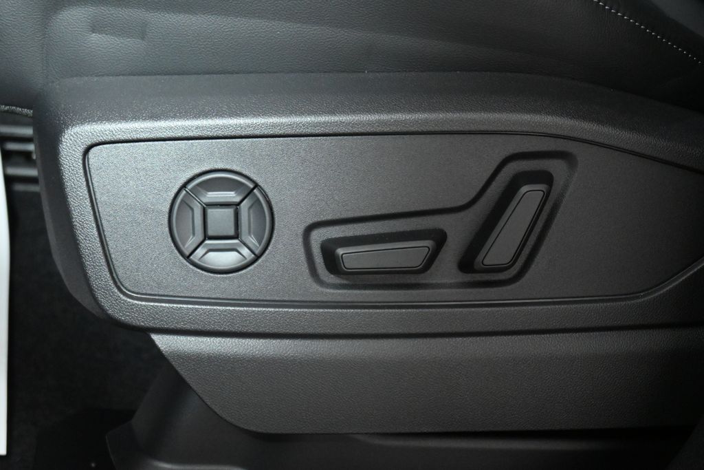 Thumbnail: 2025 Audi Q5 - 29