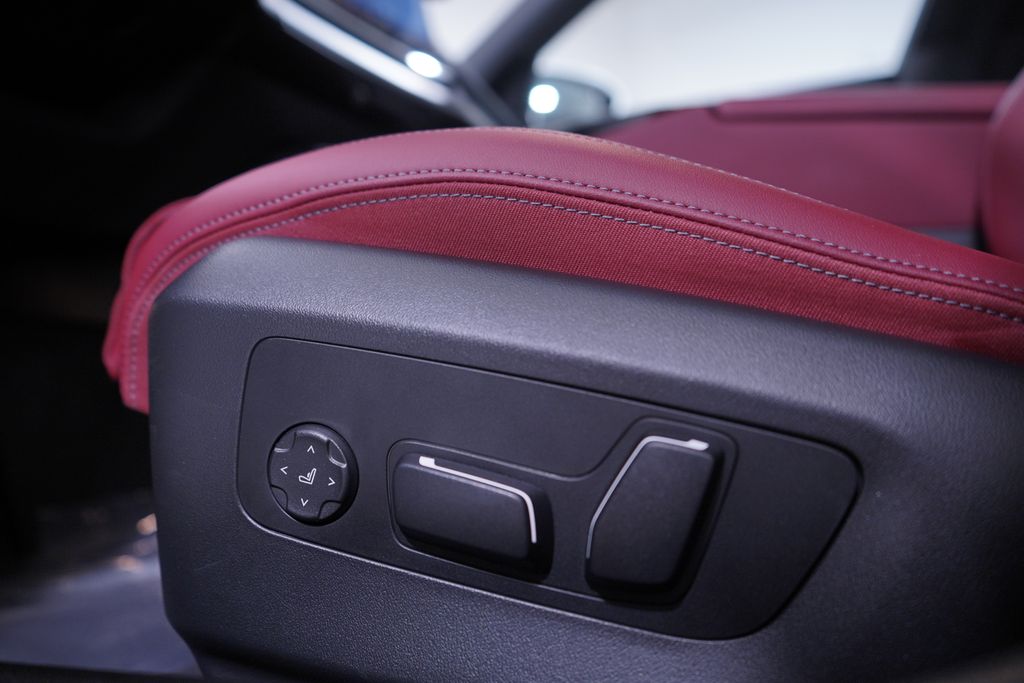 Thumbnail: 2025 BMW 5 Series - 17