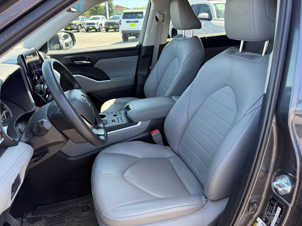 Used 2024 Toyota Highlander SUV