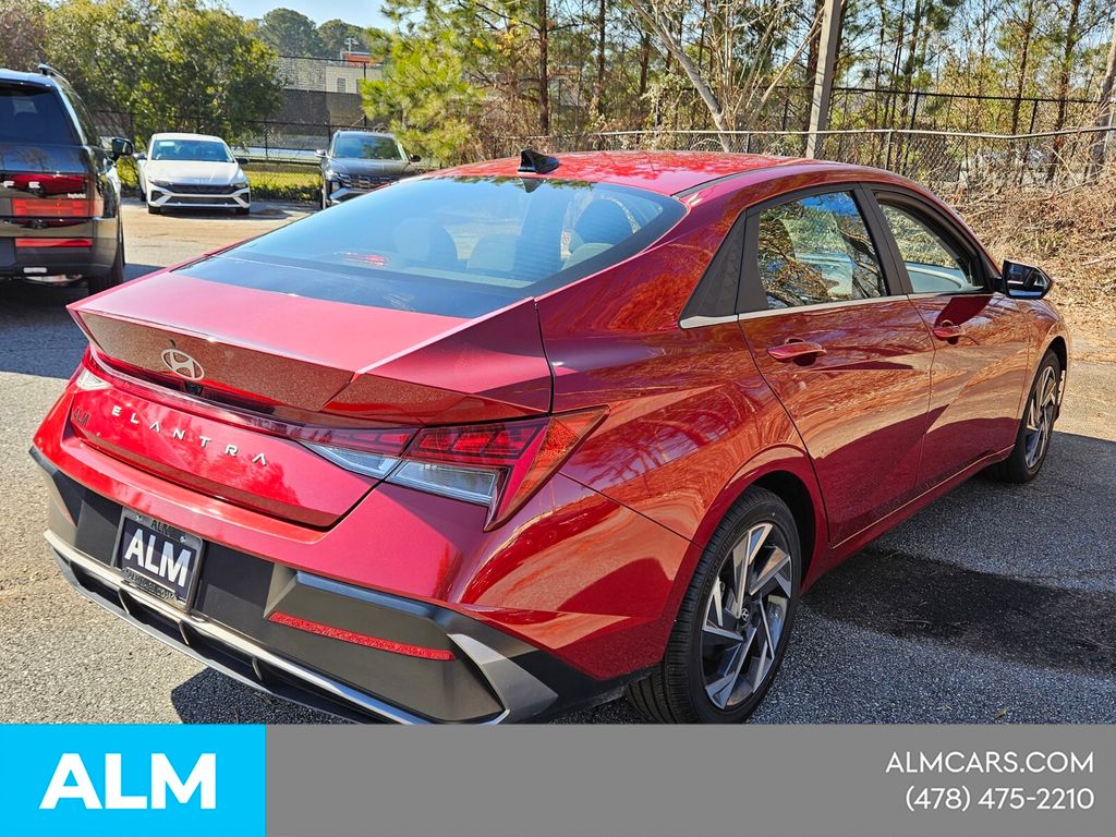 Used 2025 Red Hyundai SEL Convenience image 13