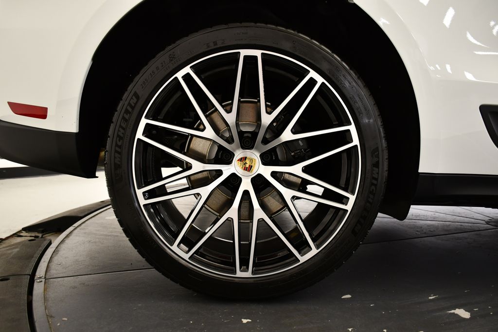 Thumbnail: 2026 Porsche Macan - 18