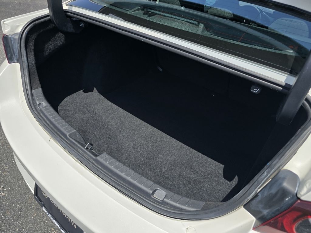 Used 2022 White Mazda 2.5 S image 16