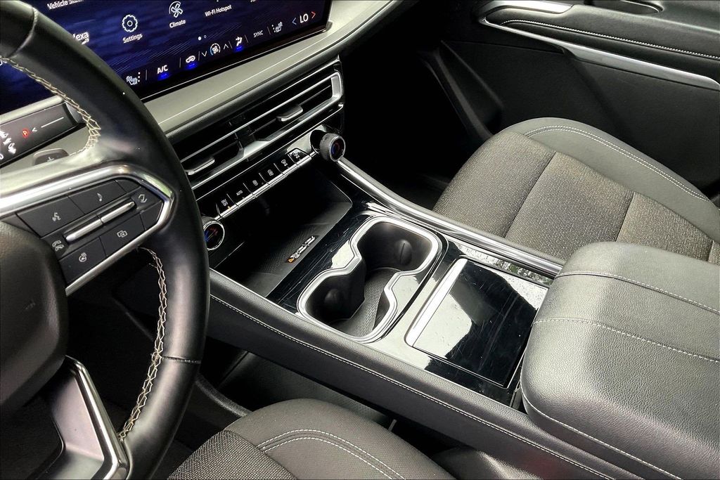 Used 2024 Chevrolet Traverse SUV