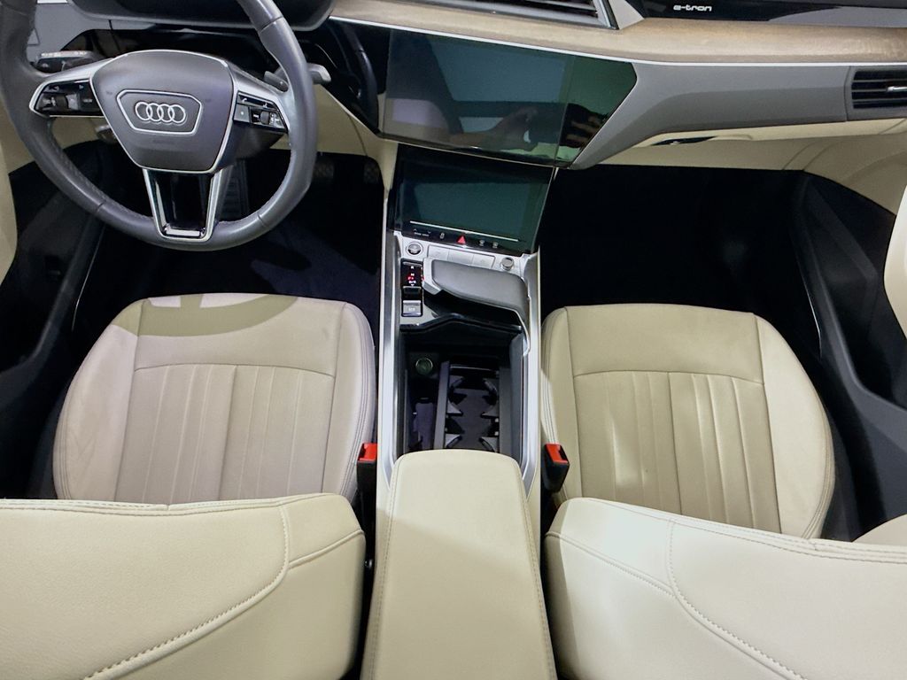 Thumbnail: 2024 Audi Q8 e-tron - 17